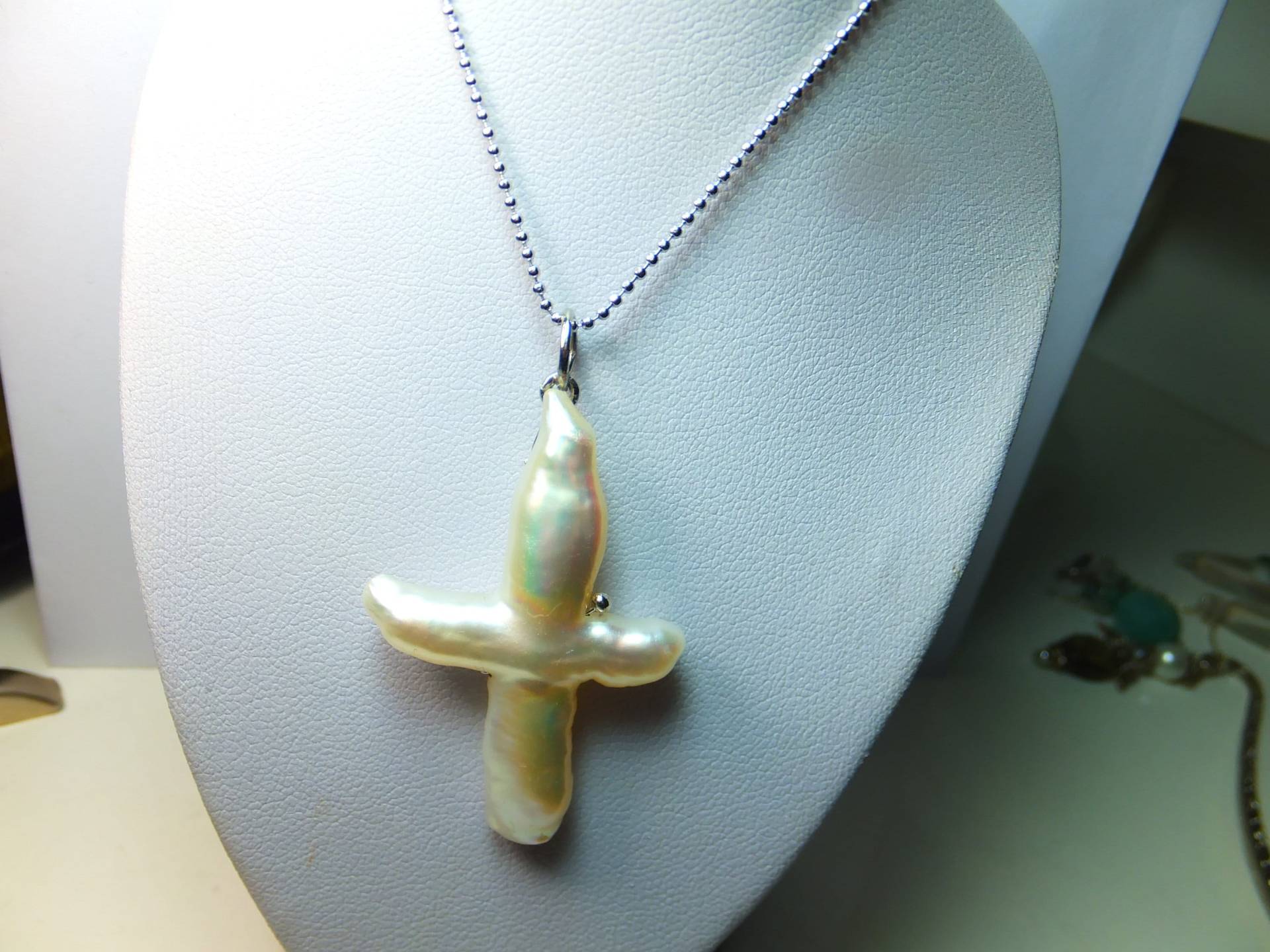 Süßwasserperle Natürlich Gewachsen in Form Eines Kreuzes An Silbernen Kugelkette, Muttertag, Komunion, Konfirmation, Hochzeit von Schmuckenergien