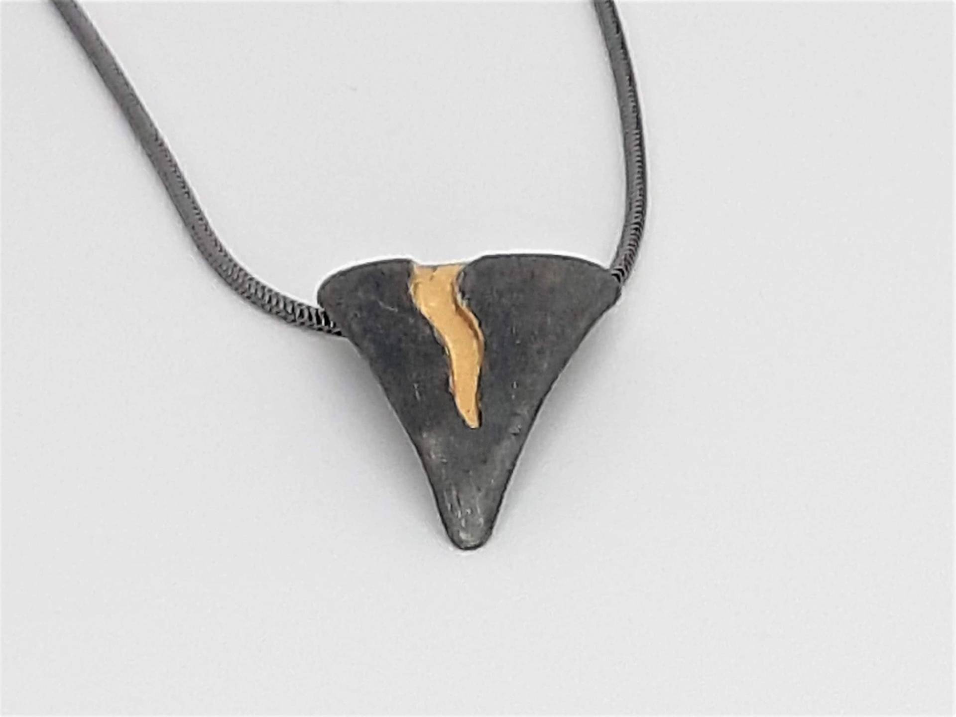 Anhänger Silber Schwarz Rhodiniert Mit Feingold Anhänger Silber Schwarz Rhodiniert Mit Feingold von SchmuckesAusMetall