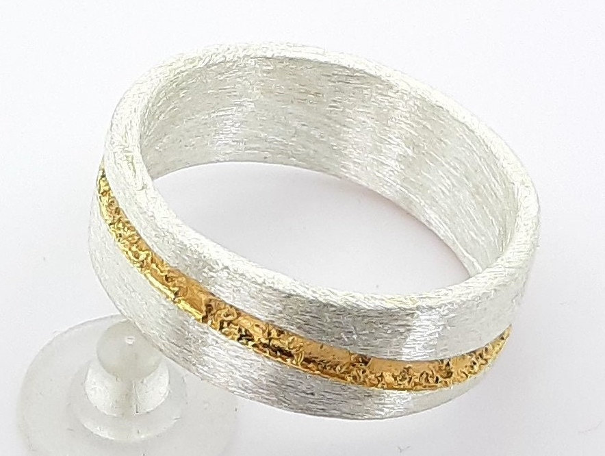 Silberring 935 Mit Vergoldeter Rille, Unisex von SchmuckesAusMetall