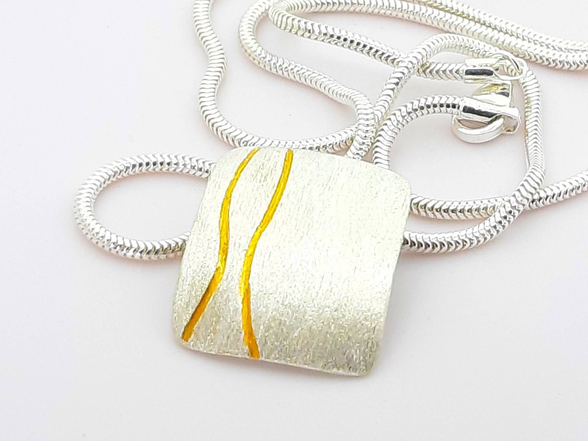 Silberanhänger 935 Mit Feingoldrillen Unisex von SchmuckesAusMetall