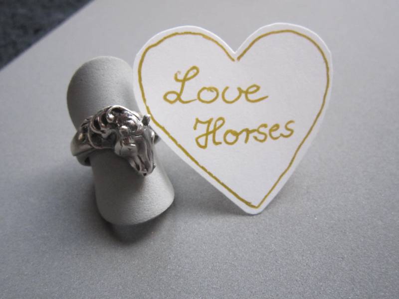 Silberring Pferd Wildpferd Handarbeit Pferdeschmuck 925Er Sterling Goldschmiedearbeit Silberring Pferd Wildpferd Handarbeit Pferdeschmuck 925Er Sterling Goldschmiedearbeit von SchmuckesWerk