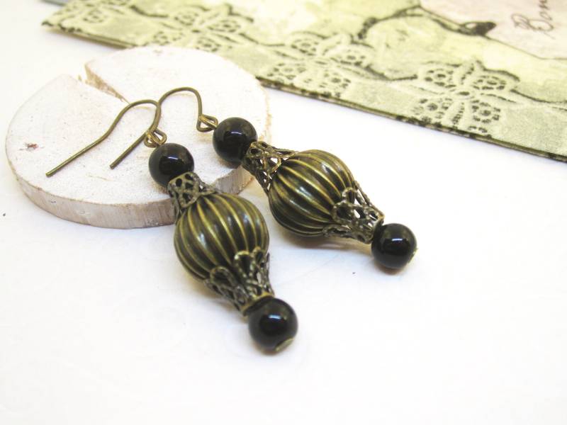 Ohrringe Ballon Bronze Schwarz Vintage Glasperlen Tiefschwarz Orientalisch Verspielt Romantisch Rillenperle Kugeln Gerillt von SchmuckesZierwerk