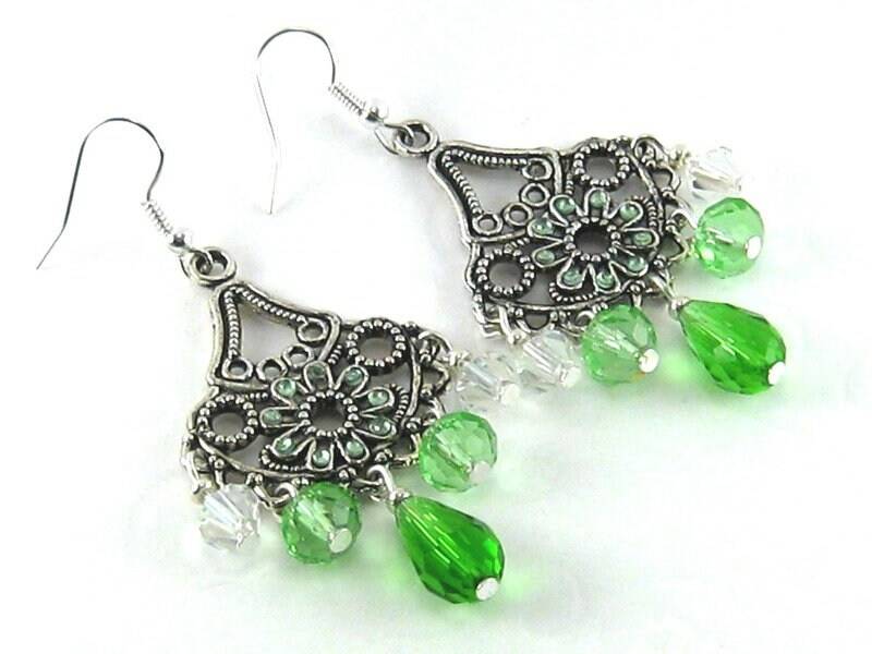 Ohrringe Chandeliers Grün Silber Hellgrün Romantisch Opulent Hängeohrringe Mittelgrün Glasperlen Schwingend von SchmuckesZierwerk