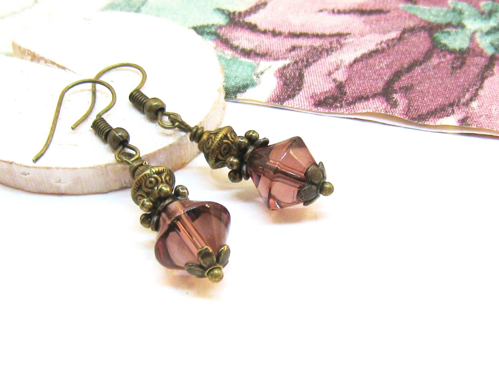 Ohrringe Helene Bronze Mauve Rosa Altrosa Nostalgisch Vintage Romantisch Verspielt Antik Glasperlen Doppelkegel Antikstil von SchmuckesZierwerk