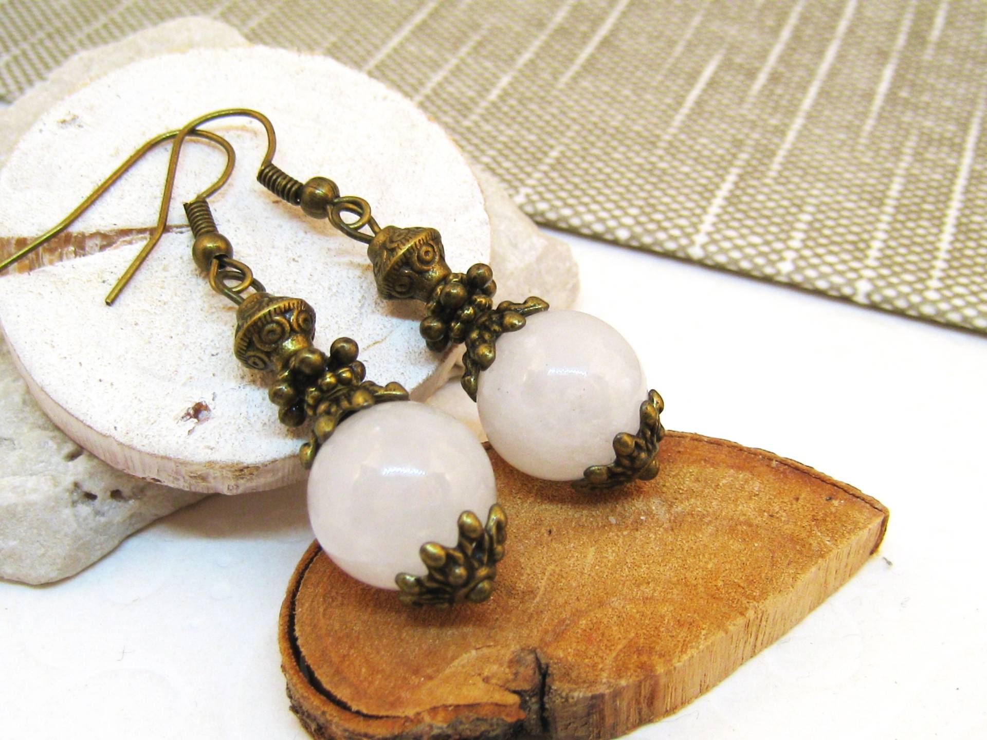 Ohrringe Jade Perle Weiß Bronze Vintage Romantisch Nostalgisch Belle Epoque Antikstil Schimmernd Opulent von SchmuckesZierwerk