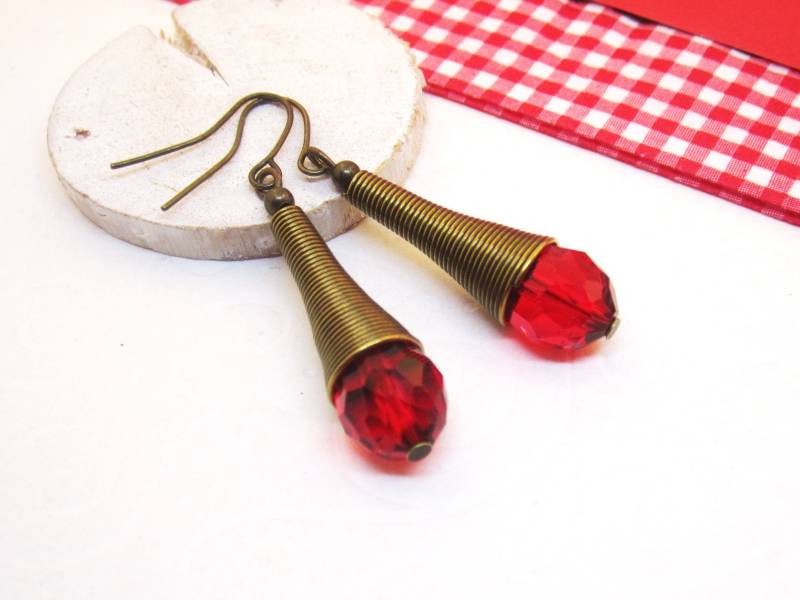 Ohrringe Kegel Bronze Rot Lang Schmal Elegant Vintage Glasperle Glastropfen Tropfenperle Tränenperle Blutrot von SchmuckesZierwerk