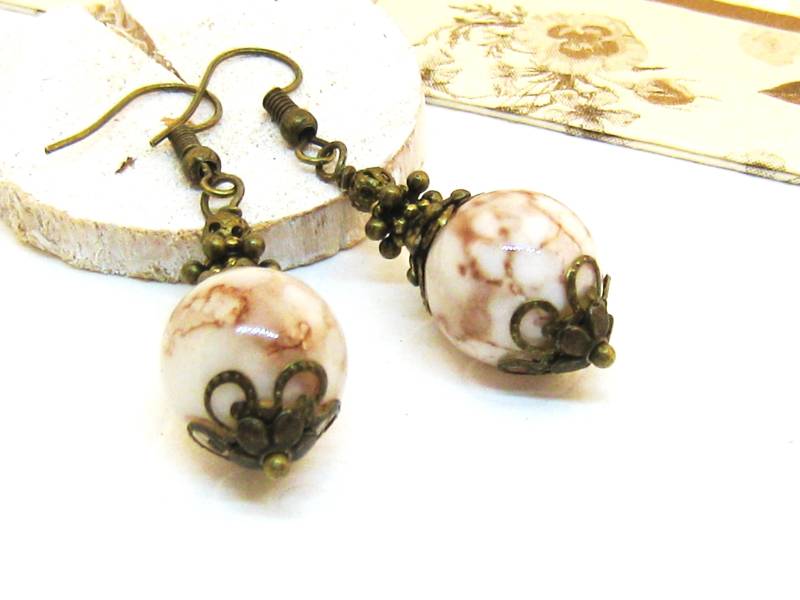 Ohrringe Marmor Beige Braun Ocker Bronze Vintage Romantisch Nostalgisch Marmoriert Antikstil Kugelperlen Opulent Kugeln von SchmuckesZierwerk
