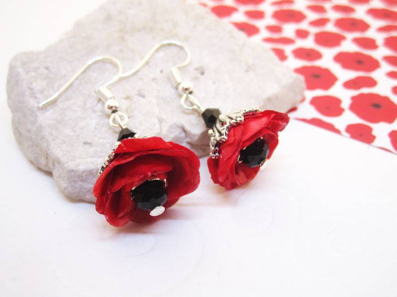 Ohrringe Mohnblume Rot Schwarz Silber Blüte Rose Romantisch Verspielt Blütenohrringe Rosenohrringe Mohn Zart Papier Papierblüte Leicht von SchmuckesZierwerk