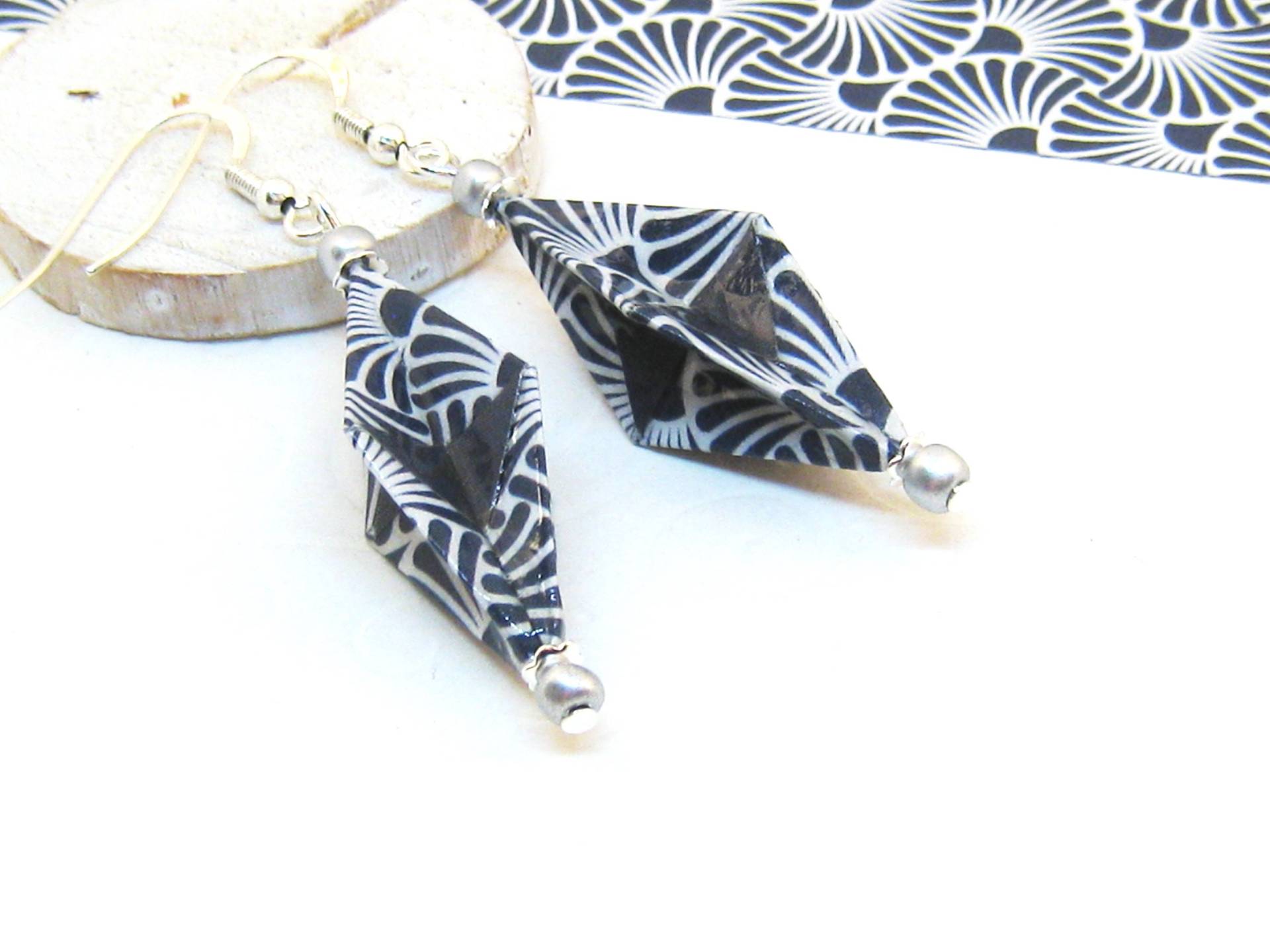 Ohrringe Origami Blau Weiß Jeansblau Silber Braun Papier Upcycling Papierschmuck Japanisch Faltkunst Japan Raute Lang Elegant Leicht von SchmuckesZierwerk