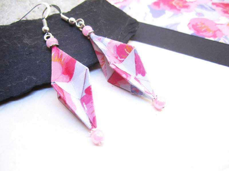 Ohrringe Origami Rosa Hellblau Pastell Pink Rosarot Blau Silber, Papier Upcycling Papierschmuck Japanisch Faltkunst Japan Raute Lang Elegant Ohrringe Origami Rosa Hellblau Pastell Pink Rosarot Blau Silber, Papier Upcycling Papierschmuck Japanisch Faltkunst Japan Raute Lang Elegant von SchmuckesZierwerk