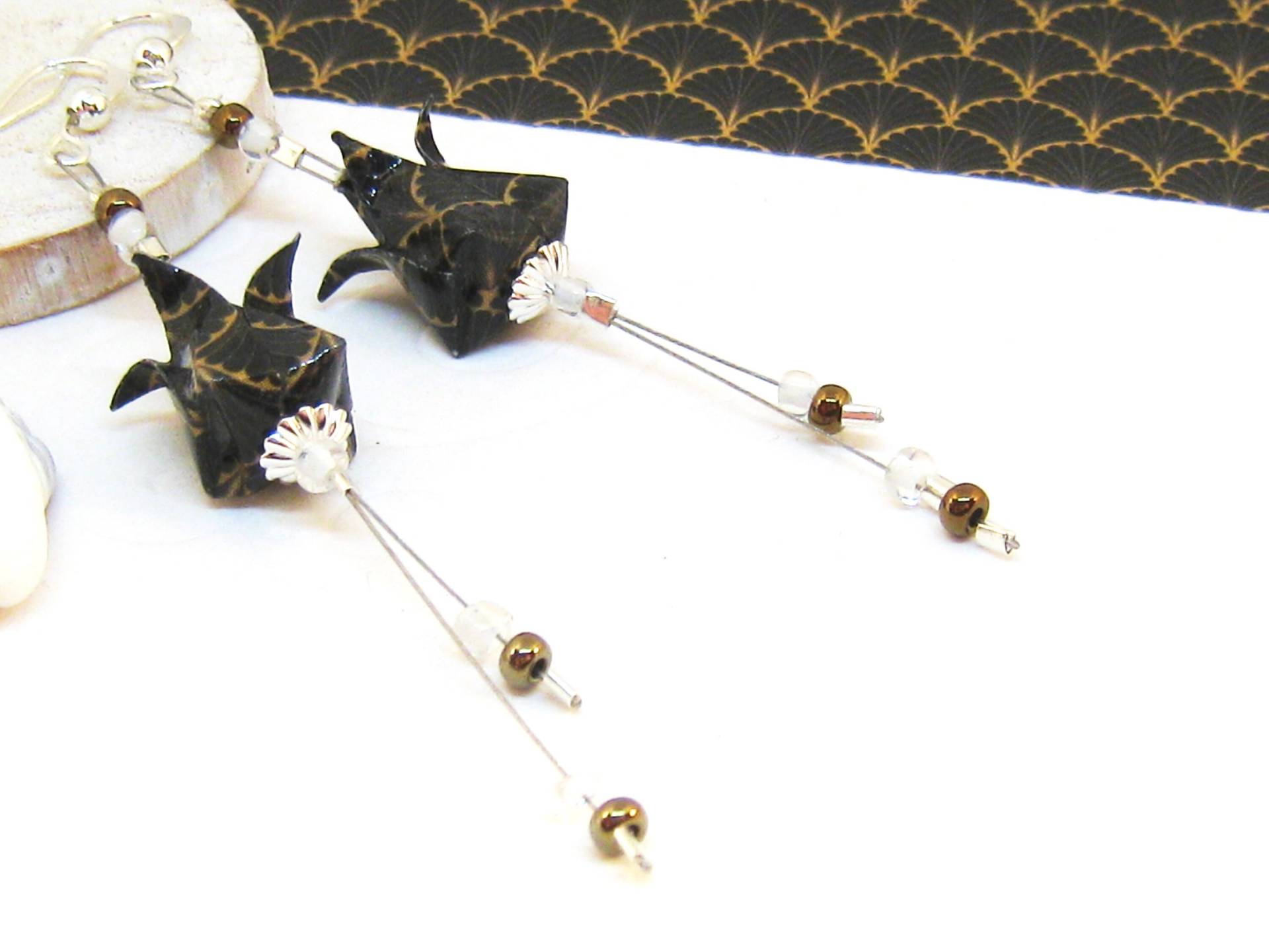 Ohrringe Origami Tulpe Anthrazit Schwarz Gold Silber Papier Upcycling Lilie Papierohrringe Papierschmuck Japanisch Faltkunst Japan Blüten Ohrringe Origami Tulpe Anthrazit Schwarz Gold Silber Papier Upcycling Lilie Papierohrringe Papierschmuck Japanisch Faltkunst Japan Blüten von SchmuckesZierwerk