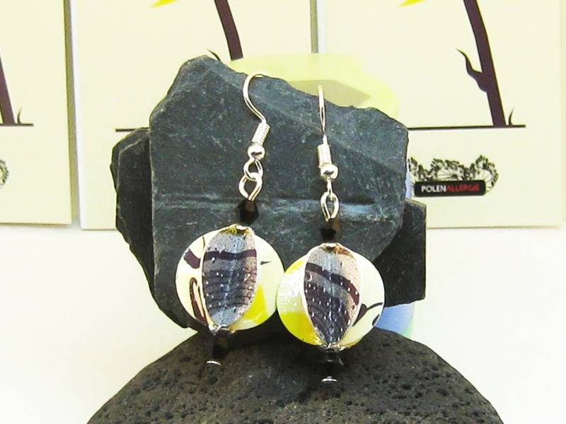 Ohrringe Papier Lampions Gelb Schwarz Sonnengelb Grau Hellgelb Upcycling Recycling Kugeln Origami Papierohrringe Papierperlen Nachhaltig von SchmuckesZierwerk
