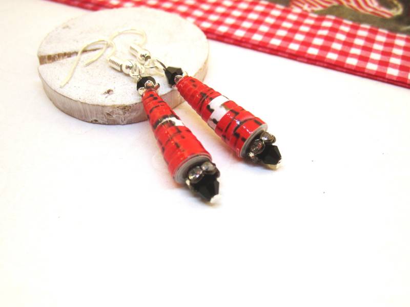 Ohrringe Papier Rot Schwarz Knallrot Silber Upcycling Nachhaltig Recycling Upcyclingschmuck Papierohrringe Papierperlen Flamenco von SchmuckesZierwerk