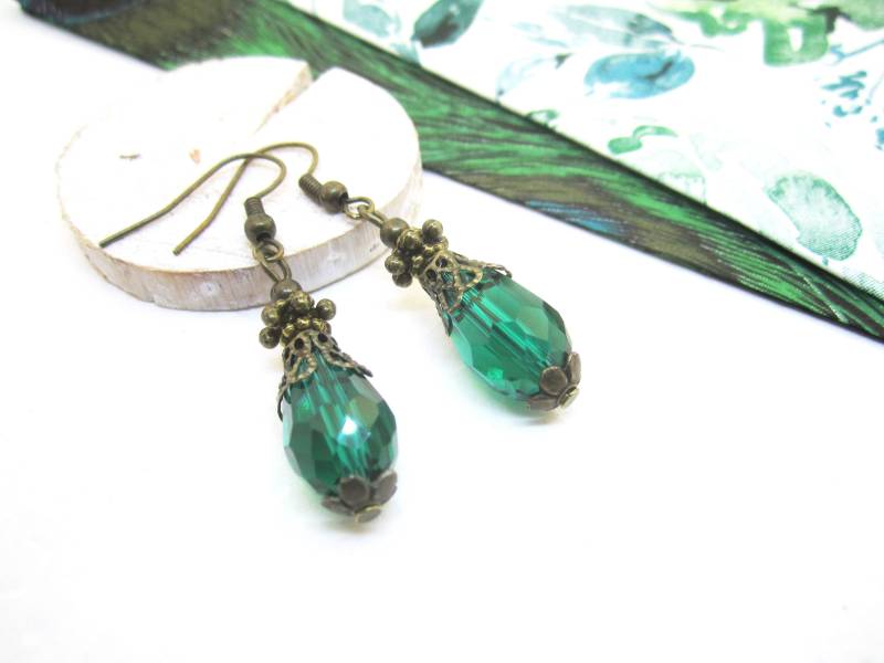 Ohrringe Smaragd Träne Grün Bronze Vintage Romantisch Nostalgisch Glastropfen Dunkelgrün Smaragdgrün Belle Epoque Tränenperle Glasperle von SchmuckesZierwerk