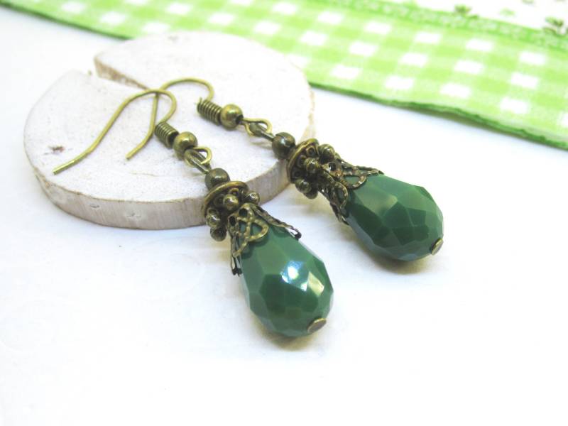 Ohrringe Wald Träne Grün Bronze Vintage Waldgrün Romantisch Nostalgisch Glastropfen Moosgrün Belle Epoque Tränenperle Glasperle Matt von SchmuckesZierwerk