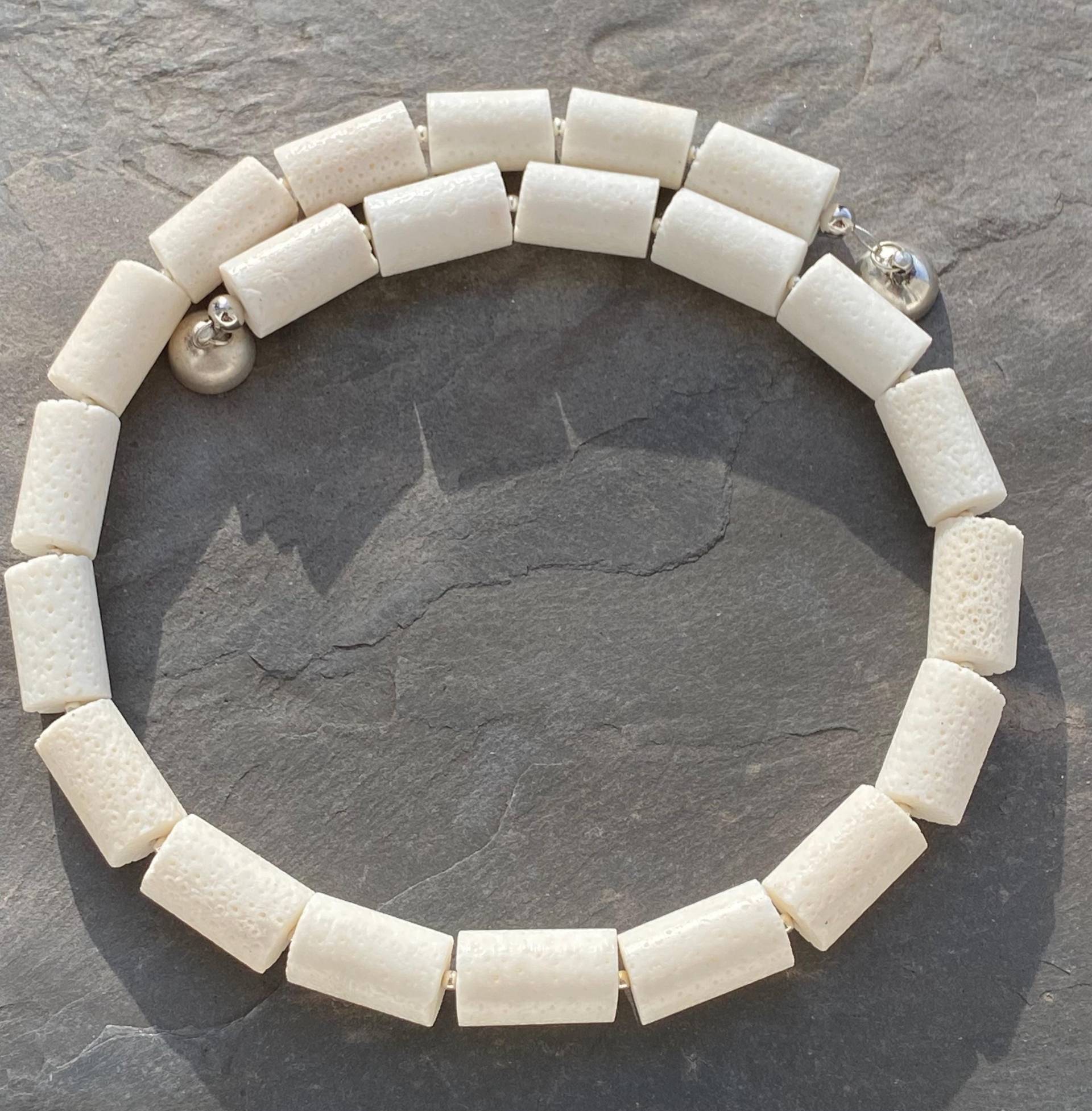 Kette Weiße Koralle von SchmuckesausDraht