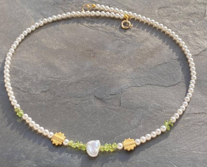 Peridot Und Wachsperlenkette von SchmuckesausDraht