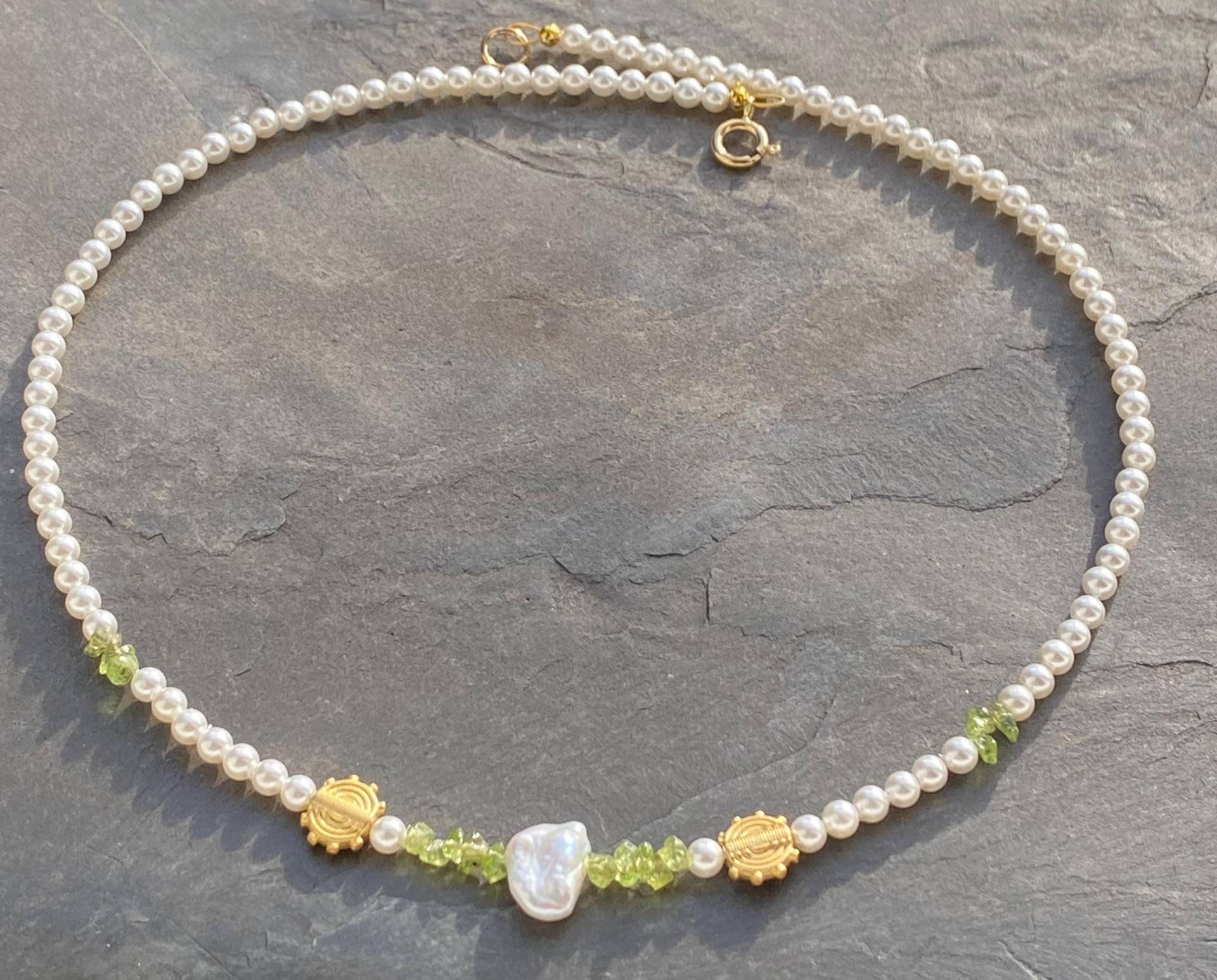 Peridot Und Wachsperlenkette Peridot Und Wachsperlenkette von SchmuckesausDraht