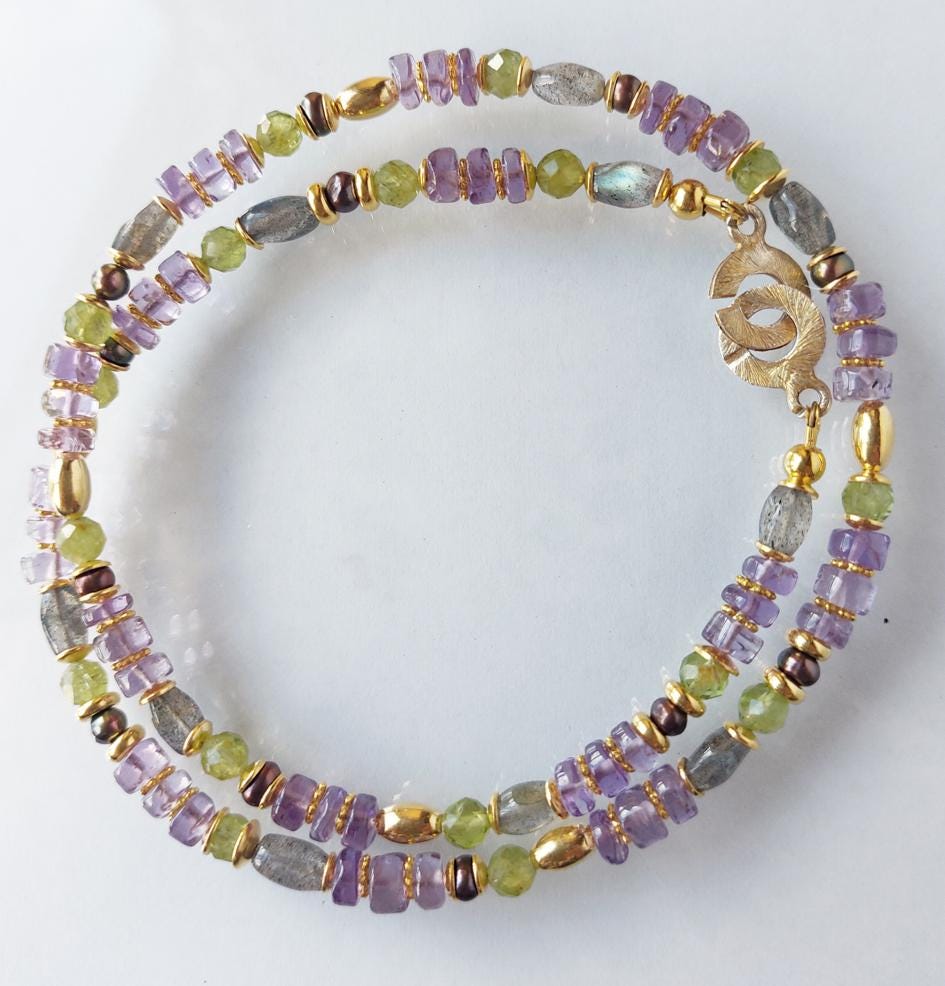 Edelsteinkette Mit Amethyst Und Peridot Vergoldeten Silberteilen Edelsteinkette Mit Amethyst Und Peridot Vergoldeten Silberteilen von Schmuckgewerk