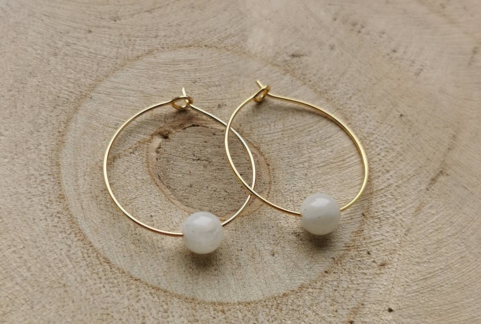 Goldene/Silberne Creolen Ohrringe Mondstein Perle von Schmuckilia
