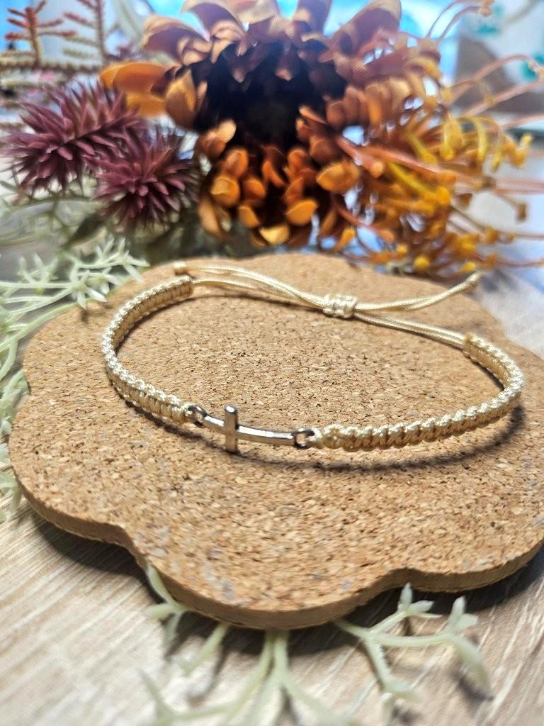 Makramee Armband | Kreuz Silber Handgeknüpft Makramee Armband | Kreuz Silber Handgeknüpft von Schmuckkistal