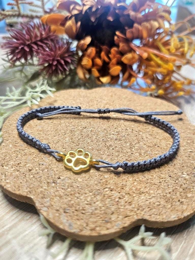 Makramee Armband | Tierfreunde Pfote Gold Handgeknüpft Makramee Armband | Tierfreunde Pfote Gold Handgeknüpft von Schmuckkistal