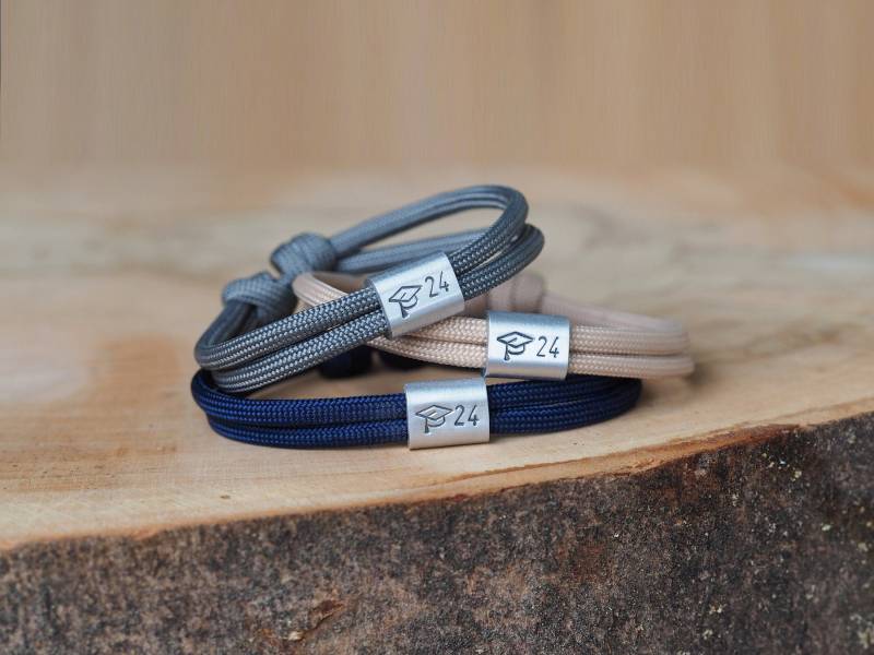 Abi 2025, Dunkelblaues Armband, Geschenk Promotion Sohn, 1 Stück von Schmuckkistl