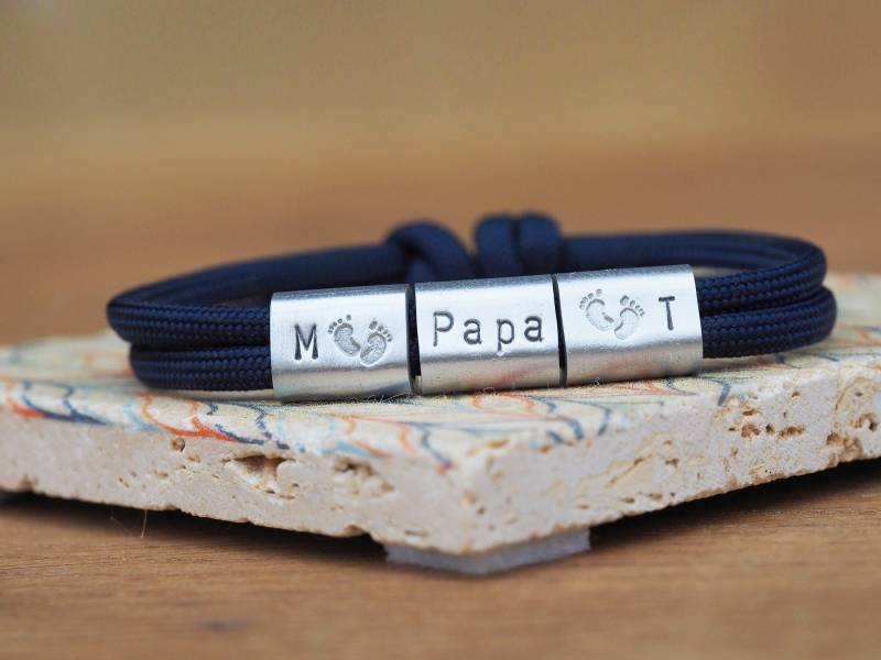 Armband Papa, Gechenk Zur Geburt, Zwillinge, Erster Vatertag, Gravur Babyfüße von Schmuckkistl