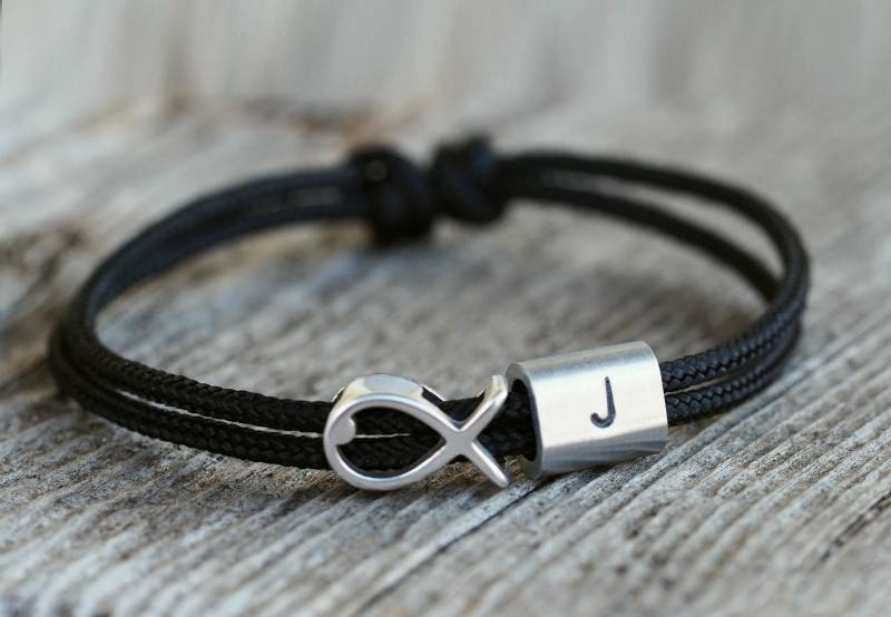 Taufarmband Mit Fisch Für Jungen, Personalisert Und Größenverstellbar von Schmuckkistl