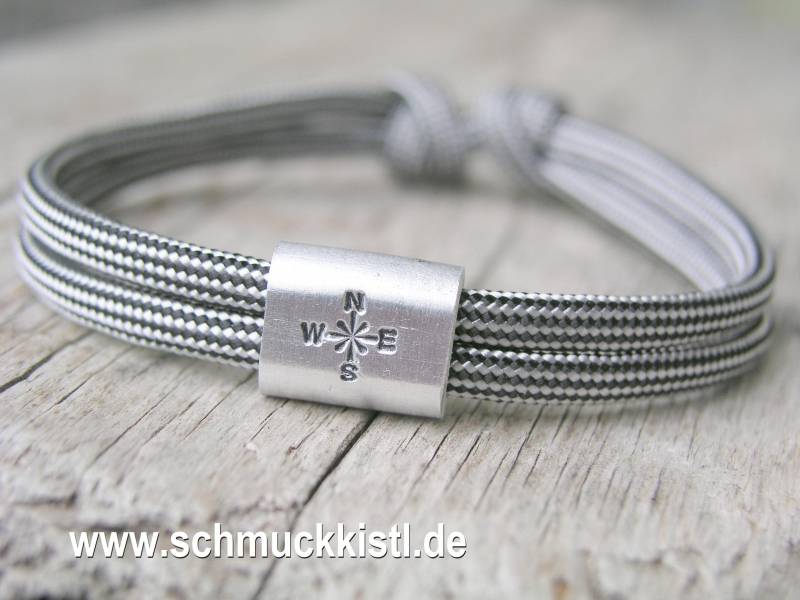 Personalisiertes Armband Kompass, Glücksbringer Für Eine Auslandsreise von Schmuckkistl