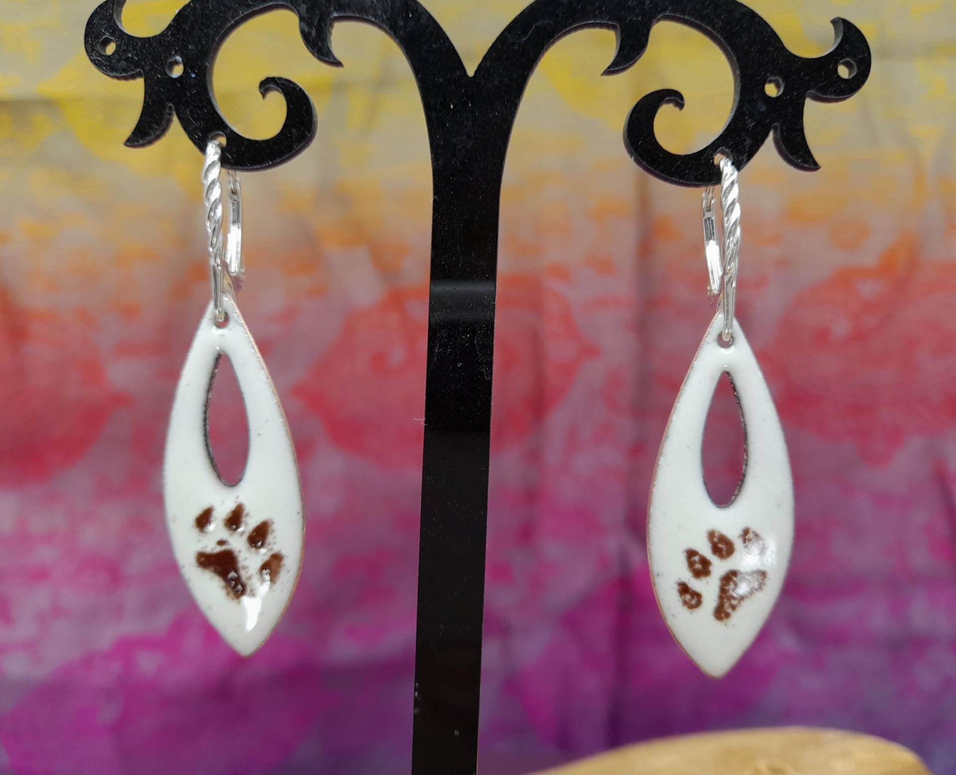 Emaille-Ohrringe Mit Hundepfote von SchmucklaborMankall