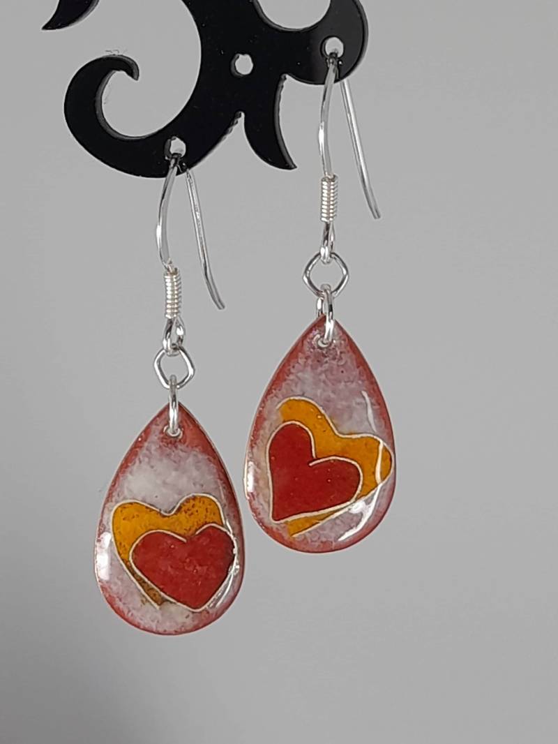 Emaille Ohrringe in Cloisonne Technik, 925Er Silber, 2 Herzen von SchmucklaborMankall