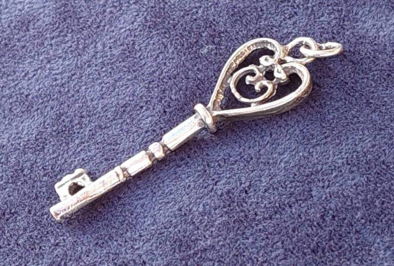 925 Silber Anhänger Schlüssel Gotik Zum Glück von SchmuckparadiesShop