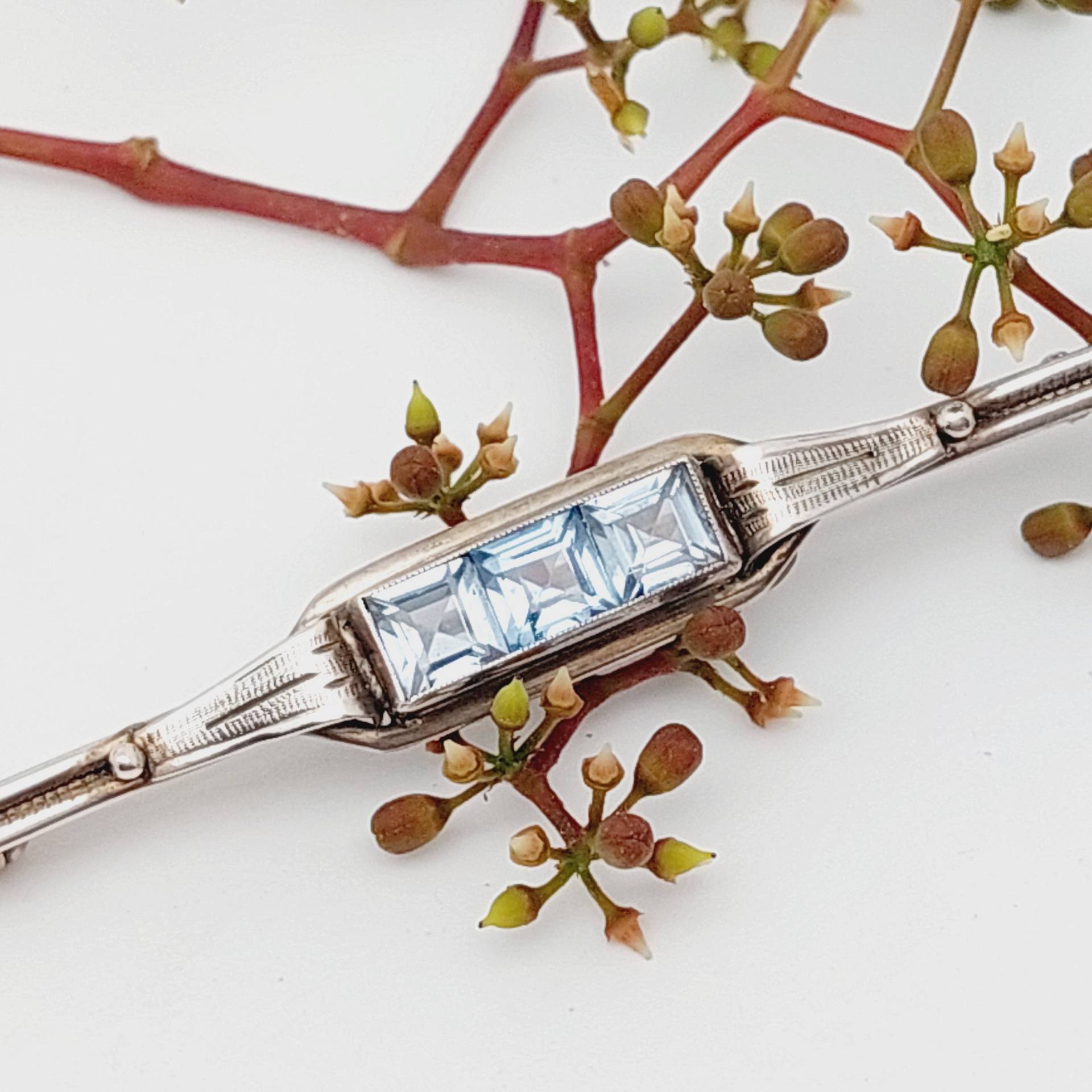 Antike 830Er Silber Stabbrosche Helle Blaue Steine Art Deco Brosche Schmuckstück von SchmuckparadiesShop