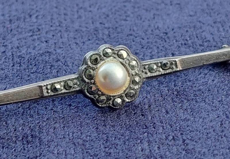 Antike 835Er Silber Brosche Stabbrosche Mit Perle & Markasiten Antike 835Er Silber Brosche Stabbrosche Mit Perle & Markasiten von SchmuckparadiesShop