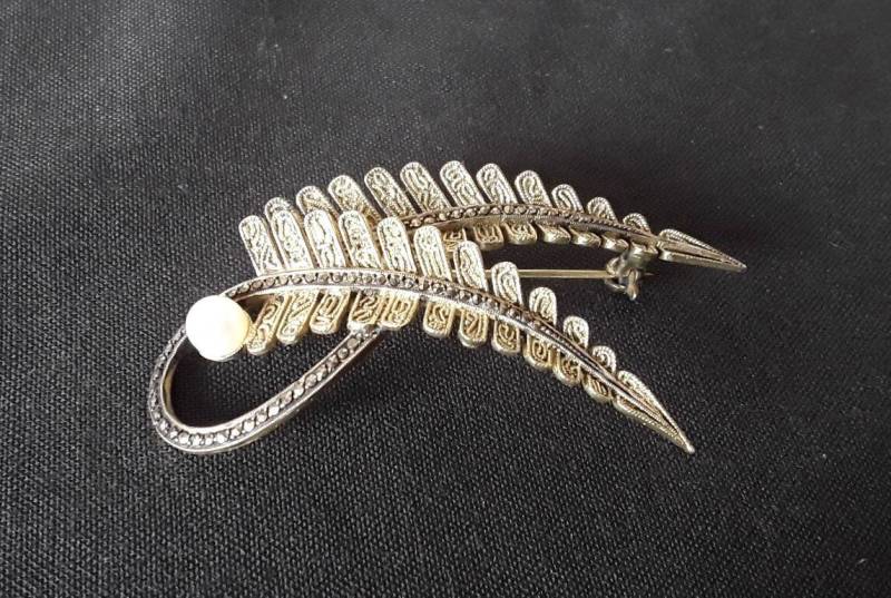 Antike 925 Silber Brosche Mit Markasiten Und Perle Theodor Fahrner Vergoldet Blattform von SchmuckparadiesShop