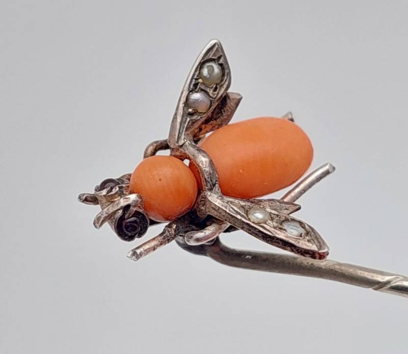 Antike Brosche Jugendstil 1910 Krawattennadel Fliege Anstecknadel Koralle Mit Saatperlen von SchmuckparadiesShop