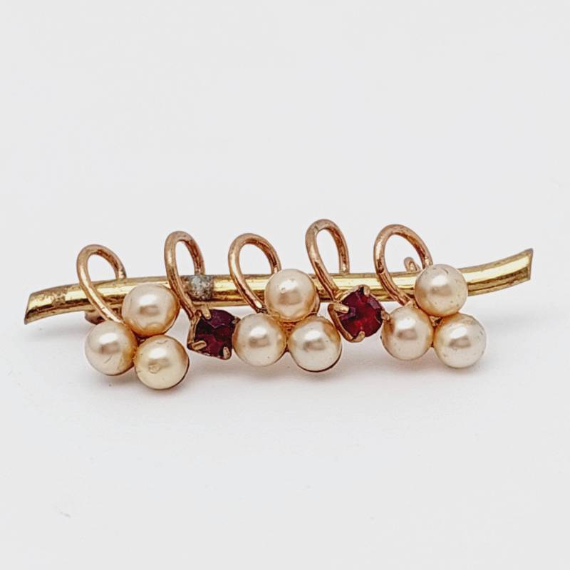 Antike Double Brosche Floral Mit Perlen Und Roten Farbstein von SchmuckparadiesShop