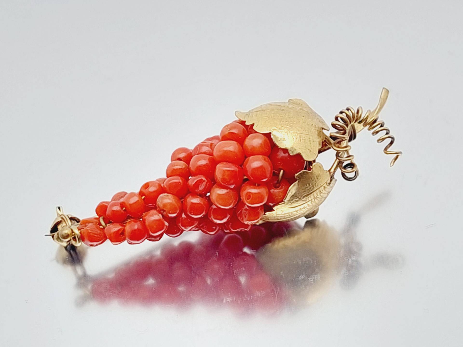 Antike Double Brosche Mit Koralle Weintrauben Trauben von SchmuckparadiesShop