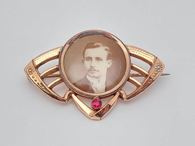 Antike Jugendstil Double Brosche Mit Granat Rocaillen Und Bild Medaillon Personalisieren Antike Jugendstil Double Brosche Mit Granat Rocaillen Und Bild Medaillon Personalisieren von SchmuckparadiesShop