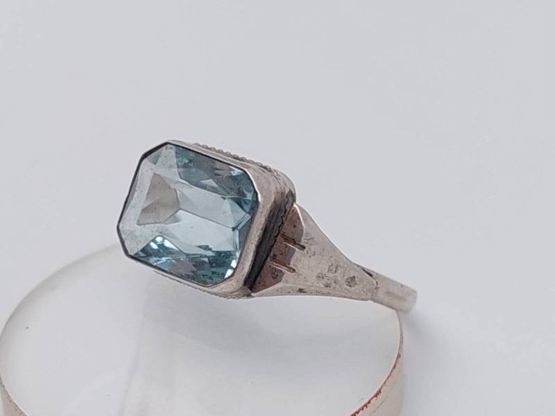Antiker 830Er Silber Ring Geschliffener Hell Blauer Stein Antiker Gr 18 Us 8 1/4 Antiker 830Er Silber Ring Geschliffener Hell Blauer Stein Antiker Gr 18 Us 8 1/4 von SchmuckparadiesShop