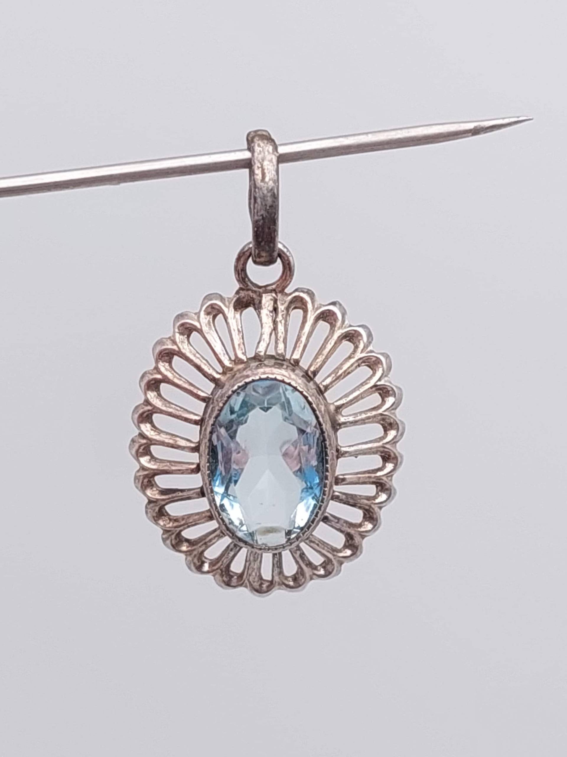 Antiker 835 Silber Anhänger Jugendstil Mit Blauem Stein Aquamarin Farbe Antiker 835 Silber Anhänger Jugendstil Mit Blauem Stein Aquamarin Farbe von SchmuckparadiesShop