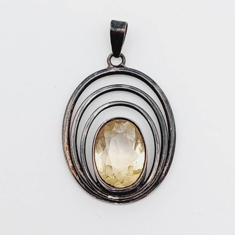 Antiker 835Er Silber Anhänger Geschliffener Gelb-Grüner Stein Jugendstil Antikschmuck von SchmuckparadiesShop