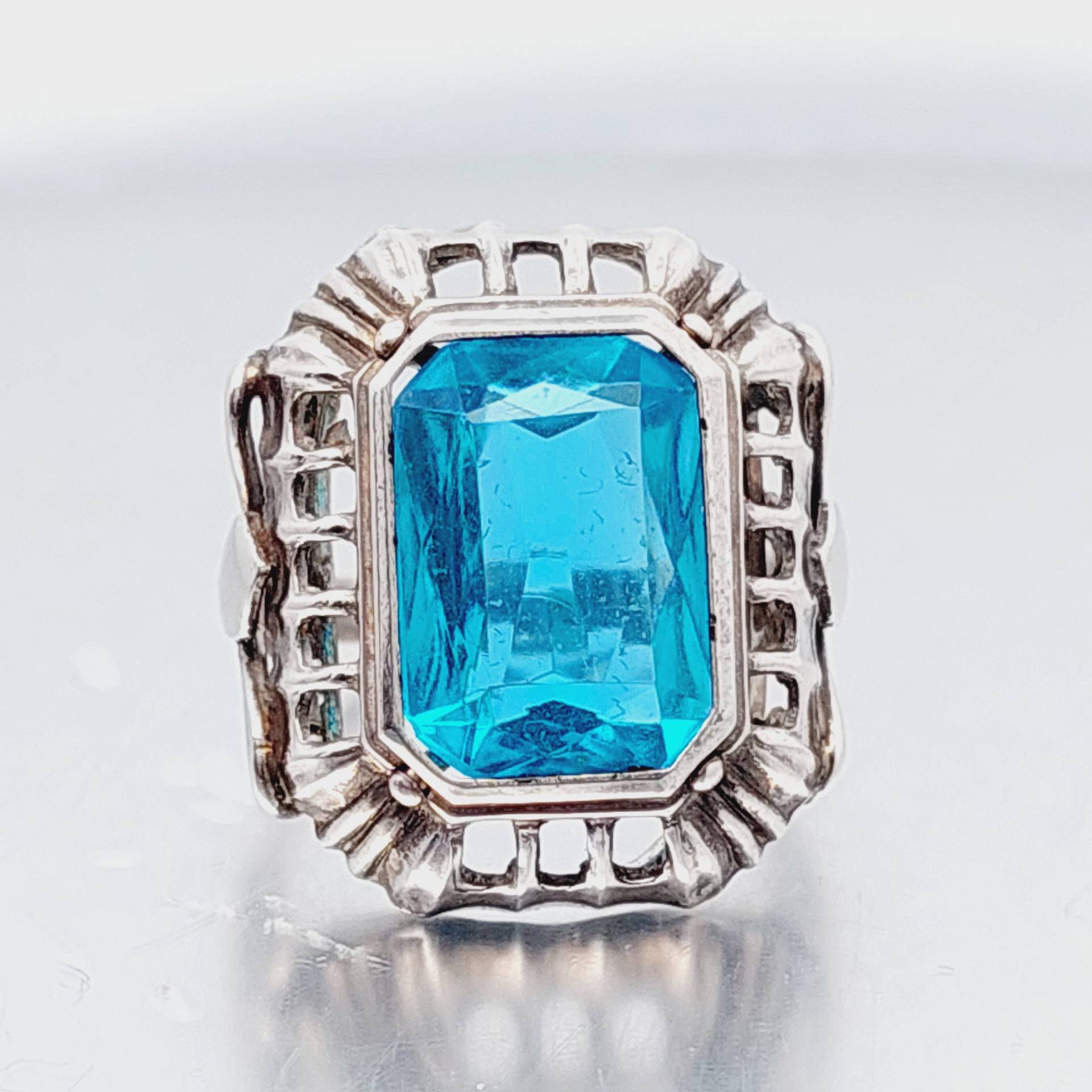 Antiker 835Er Silber Jugendstil Ring Mit Blauem Stein Aquamarin Farbend Gr 12 Us 6 Antiker 835Er Silber Jugendstil Ring Mit Blauem Stein Aquamarin Farbend Gr 12 Us 6 von SchmuckparadiesShop