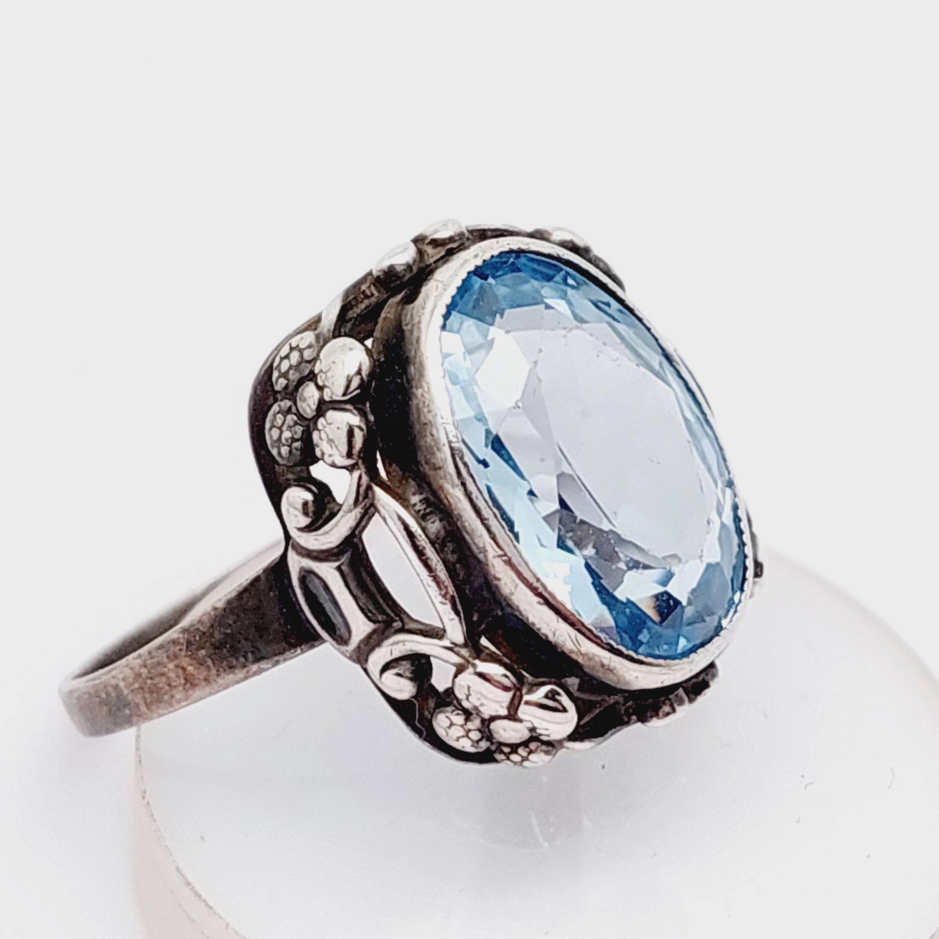 Antiker 835Er Silber Ring Aquamarin Farbender Stein Hellblau Antiker Schmuck Gr 18 Us 8 1/4 Antiker 835Er Silber Ring Aquamarin Farbender Stein Hellblau Antiker Schmuck Gr 18 Us 8 1/4 von SchmuckparadiesShop