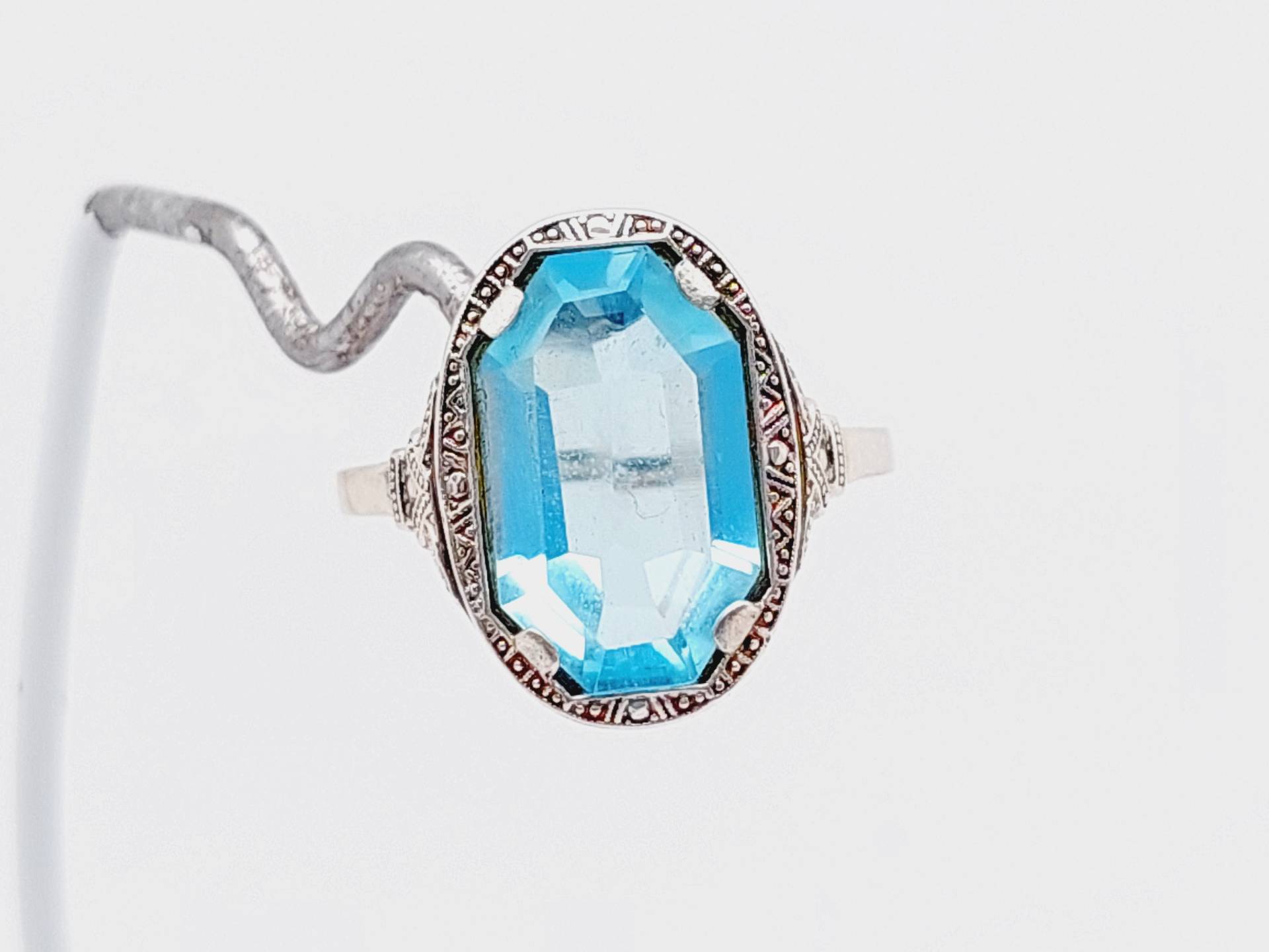 Antiker 925Er Silber Jugendstil Ring Mit Blauem Stein Aquamarin Farbend Gr 15 Us 7 Antiker 925Er Silber Jugendstil Ring Mit Blauem Stein Aquamarin Farbend Gr 15 Us 7 von SchmuckparadiesShop