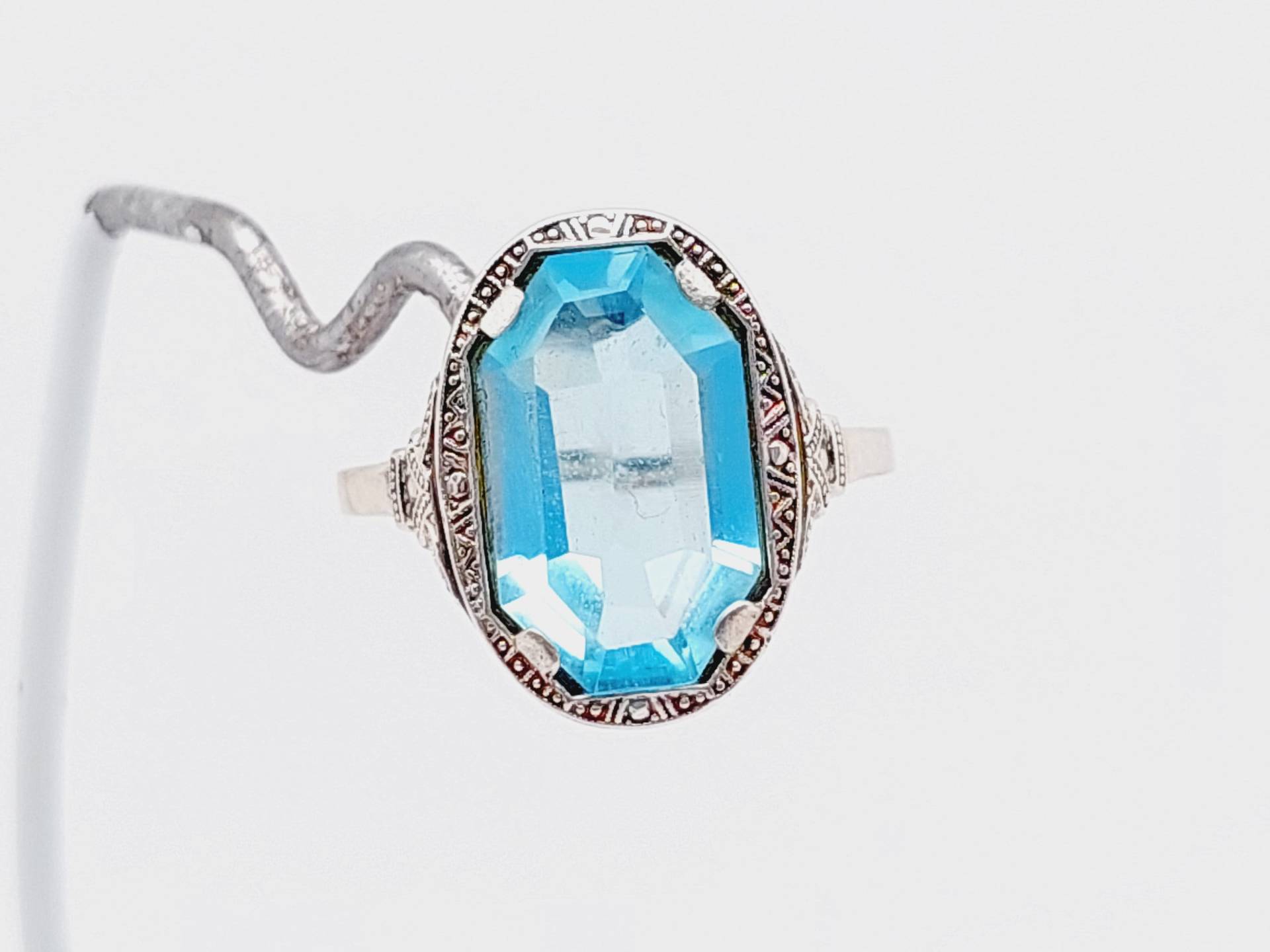Antiker 935Er Silber Jugendstil Ring Mit Blauem Stein Aquamarin Farbend Gr 12 Us 6 Antiker 935Er Silber Jugendstil Ring Mit Blauem Stein Aquamarin Farbend Gr 12 Us 6 von SchmuckparadiesShop