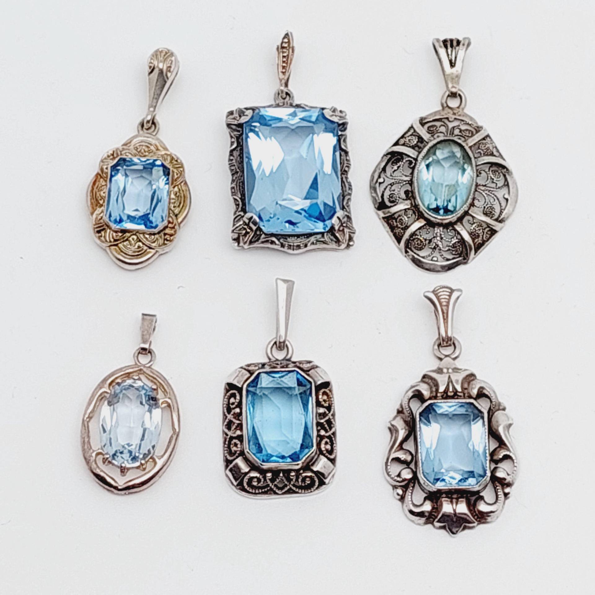 Antiker Anhänger 800Er Silberanhänger Filigranschmuck Jugendstil Blauer Farbstein Antiker Anhänger 800Er Silberanhänger Filigranschmuck Jugendstil Blauer Farbstein von SchmuckparadiesShop