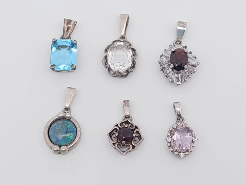 Antiker Anhänger 835Er Silber Mit Stein Opal Rot Granatsteinen Zirkonia Blauer Jugendstil Antiker Anhänger 835Er Silber Mit Stein Opal Rot Granatsteinen Zirkonia Blauer Jugendstil von SchmuckparadiesShop