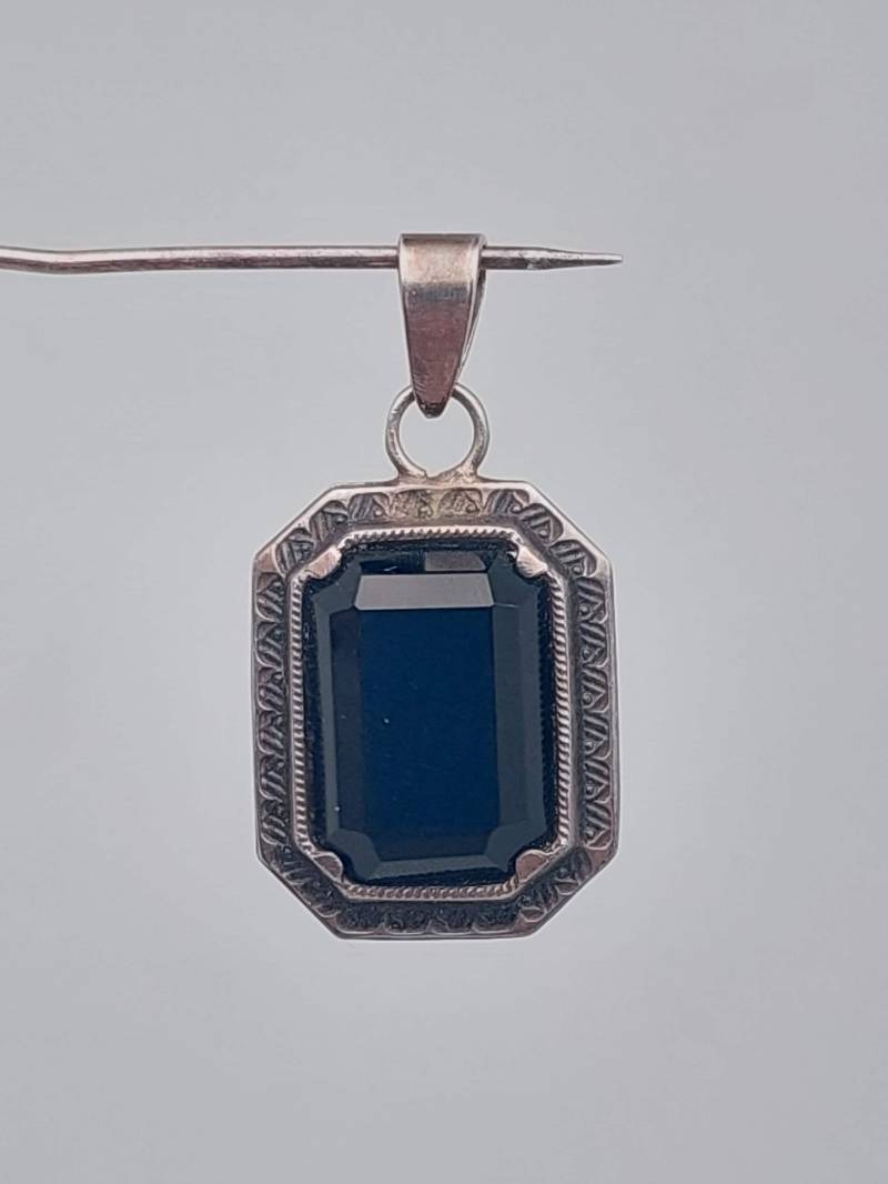 Antiker Artdeco Anhänger 800Er Silber Dunkel Roter Geschliffener Stein Antiker Schmuck von SchmuckparadiesShop